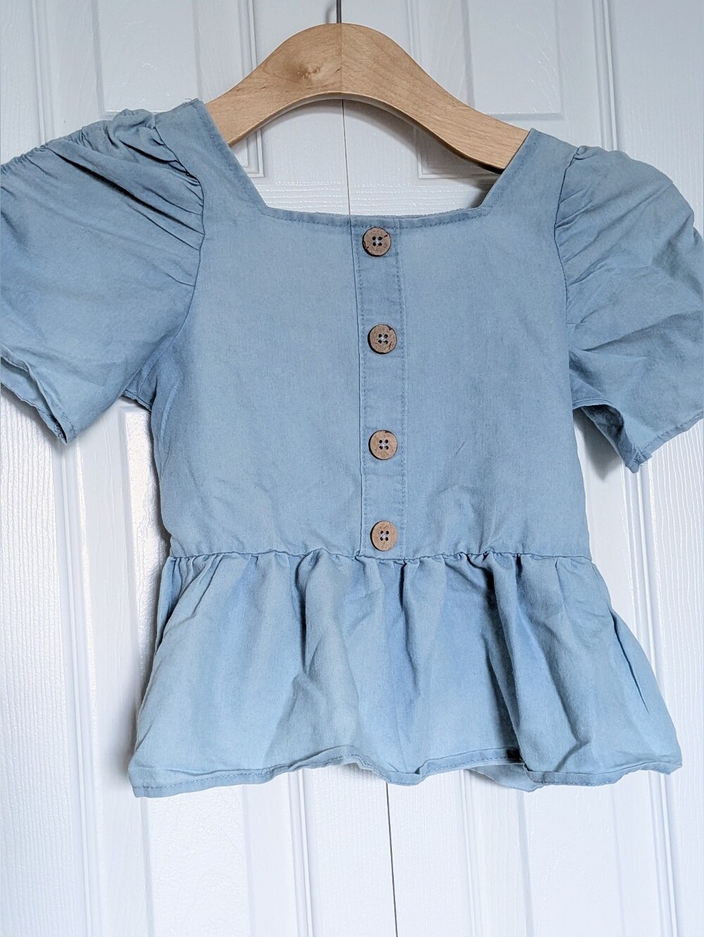 Vince Camuto Girls Light Blue Puff Sleeve Peplum Blouse. Size 8